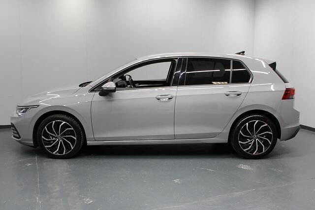 Occasion VW Golf VIII Life 110 PK (80 kW) 2021 Grijs Hatchback