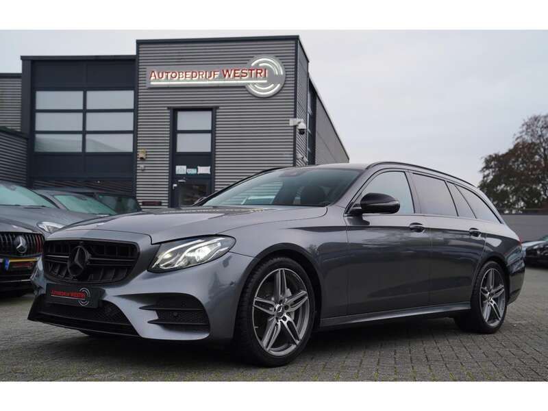 Grijs, metallic lak Gebruikt 2017 Mercedes E200 Prestige Stationwagen | € 29.995 (Duur) - Afbeelding 1/4
