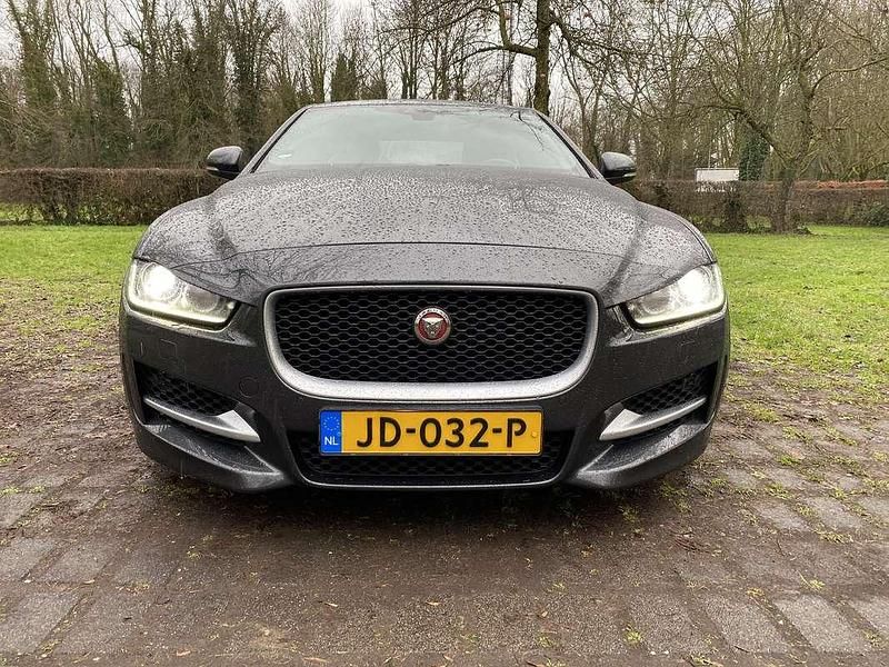Gebruikt 2016 Jaguar XE R-Sport Sedan | € 10.950 (Eerlijke prijs) - Afbeelding 1/4
