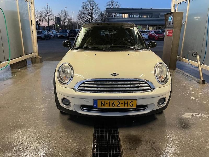 Wit (metallic) Gebruikt 2008 Mini Cooper Clubman Stationwagen | € 2.750 - Afbeelding 1/4