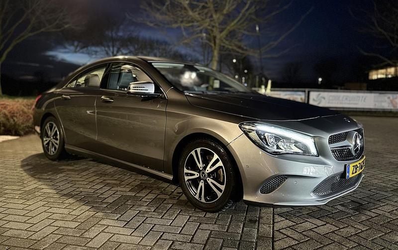 Grijs Occasion 2019 Mercedes CLA180 Urban Sedan | € 20.990 (Super prijs) - Afbeelding 1/4