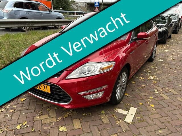 Rood Occasion 2014 Ford Mondeo Platinum Hatchback | € 7.895 (Eerlijke prijs) - Afbeelding 1/4