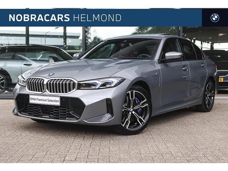 Grijs Gebruikt 2024 BMW 330e Executive Sedan | € 58.950 (Duur) - Afbeelding 1/4