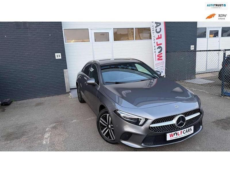 Grijs Gebruikt 2020 Mercedes A250 Premium Plus Sedan | € 27.750 (Eerlijke prijs) - Afbeelding 1/4