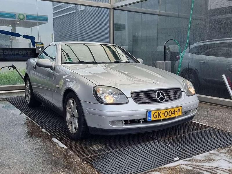 Grijs Gebruikt 1997 Mercedes SLK200 Cabriolet | € 3.650 (Eerlijke prijs) - Afbeelding 1/4