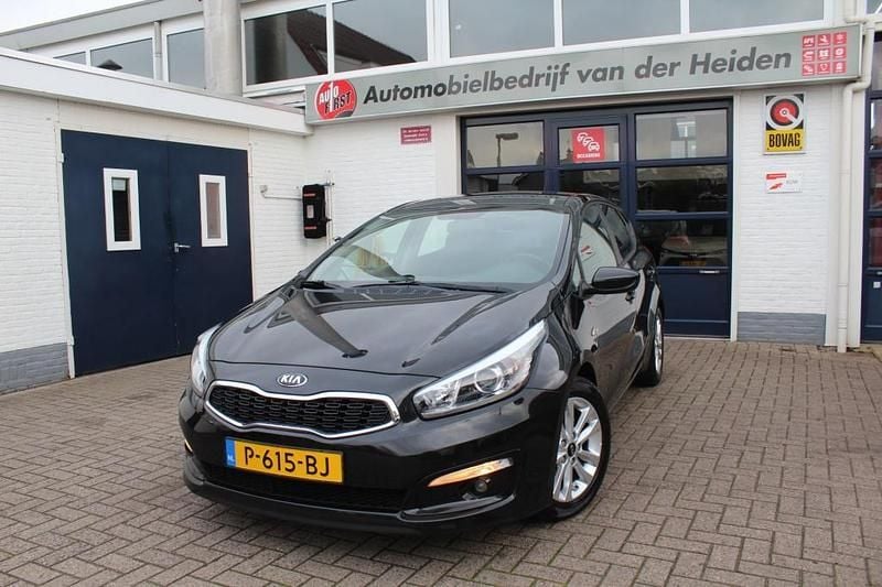 Zwart (metallic) Gebruikt 2016 Kia Ceed Comfort Hatchback | € 8.950 (Eerlijke prijs) - Afbeelding 1/4