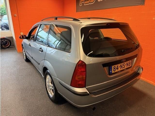 Occasion Ford Focus Trend 101 PK (74 kW) 2004 Grijs Stationwagen