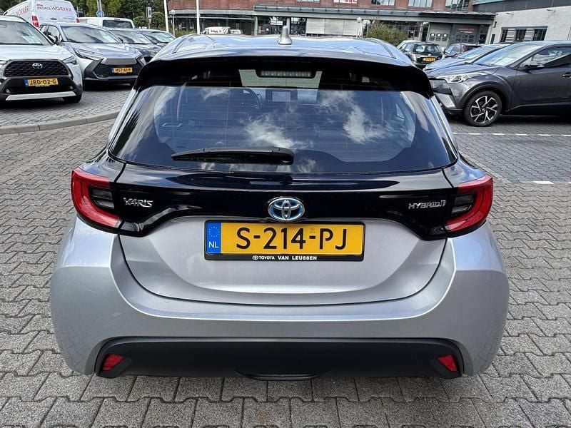Occasion Toyota Yaris Hybrid 116 PK (85 kW) 2023 Grijs, metallic lak Hatchback
