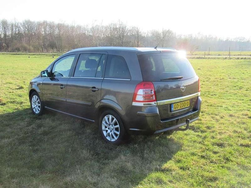 Occasion Opel Zafira Edition 140 PK (102 kW) 2010 Grijs (metallic) MPV