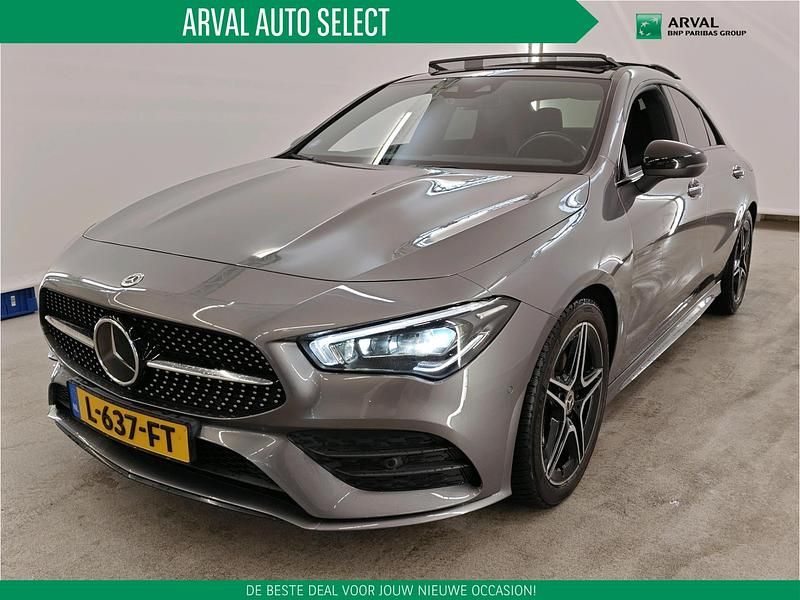 Grijs (metallic) Gebruikt 2021 Mercedes CLA200 Business Sedan | € 32.450 (Iets duurder) - Afbeelding 1/3