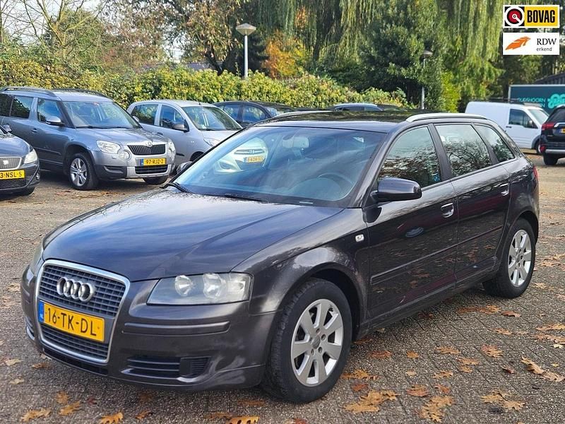 Grijs Gebruikt 2006 Audi A3 Sportback Ambiente Hatchback | € 2.650 - Afbeelding 1/4