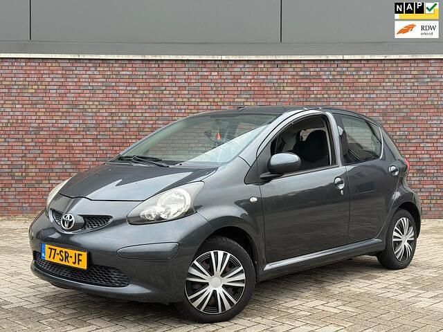 Grijs Gebruikt 2006 Toyota Aygo Hatchback | € 2.750 (Eerlijke prijs) - Afbeelding 1/4