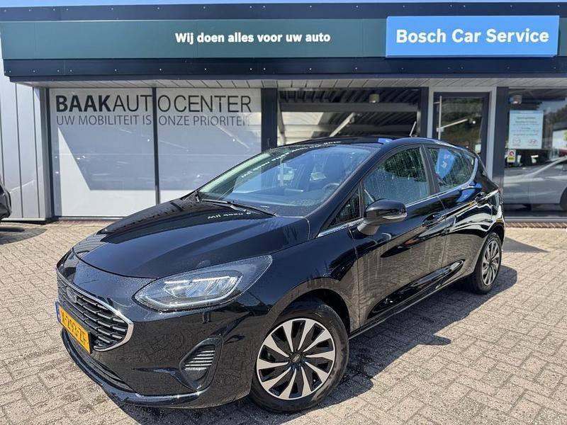 Zwart Gebruikt 2024 Ford Fiesta Titanium Hatchback | € 17.950 (Goede deal) - Afbeelding 1/4