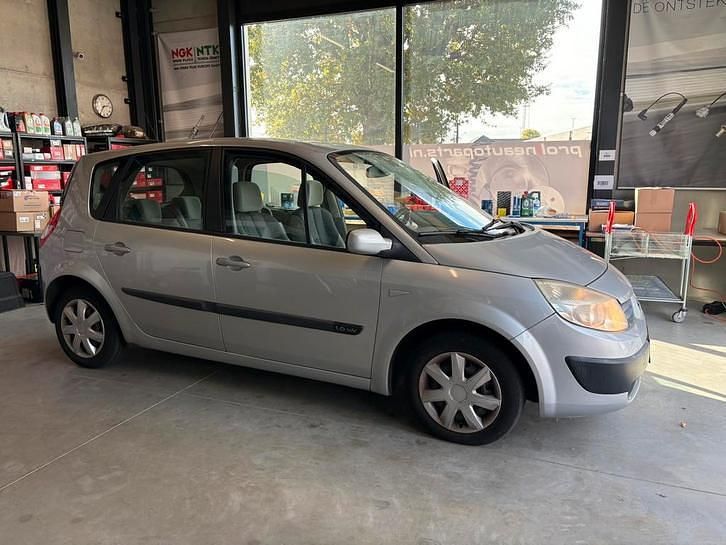 Gebruikt 2006 Renault Scénic II MPV | € 1.075 (Eerlijke prijs) - Afbeelding 1/4
