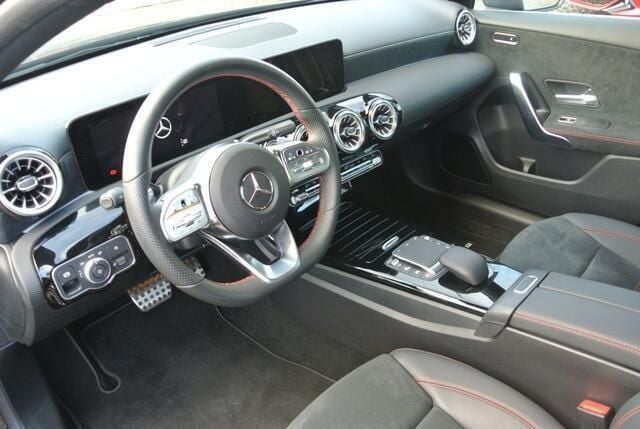 Occasion Mercedes A200 AMG line 163 PK (119 kW) 2023 Zwart Hatchback