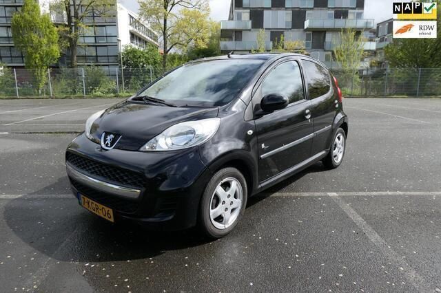 Zwart, metallic lak Gebruikt 2010 Peugeot 107 Urban Move Hatchback | € 3.495 (Eerlijke prijs) - Afbeelding 1/4