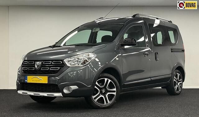 Grijs Gebruikt 2018 Dacia Dokker Lauréate MPV | € 12.995 (Eerlijke prijs) - Afbeelding 1/2