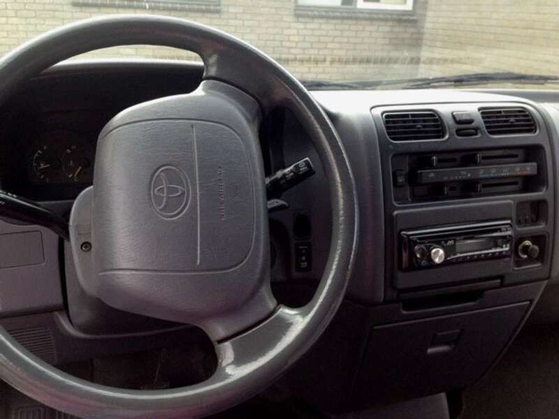 Groen Gebruikt 2000 Toyota HiAce MPV | € 7.500 - Afbeelding 1/4