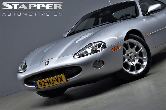 Occasion Jaguar XKR 365 PK (268 kW) 2001 Grijs Coupé