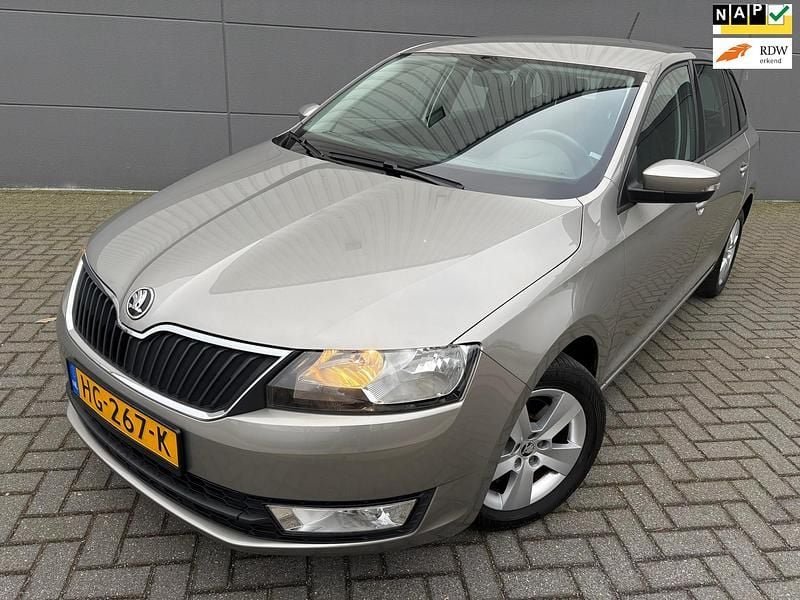 Occasion Skoda Rapid Style 125 PK (91 kW) 2015 Geel Hatchback
