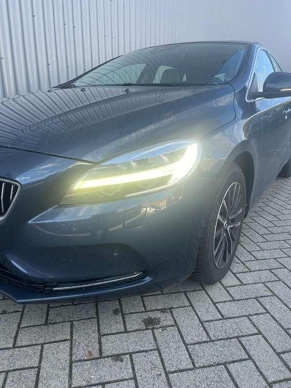 Blauw Gebruikt 2017 Volvo V40 Stationwagen | € 10.950 (Eerlijke prijs) - Afbeelding 1/4