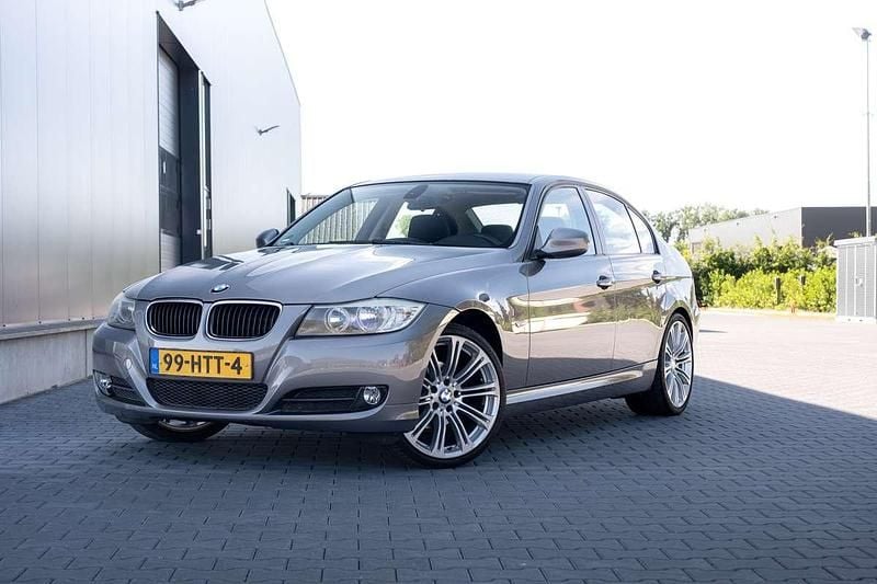 Grijs Gebruikt 2009 BMW 318 Sedan | € 8.500 (Duur) - Afbeelding 1/4