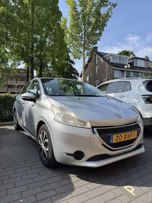 Grijs Gebruikt 2012 Peugeot 208 Active Hatchback | € 2.200 (Super prijs) - Afbeelding 1/4
