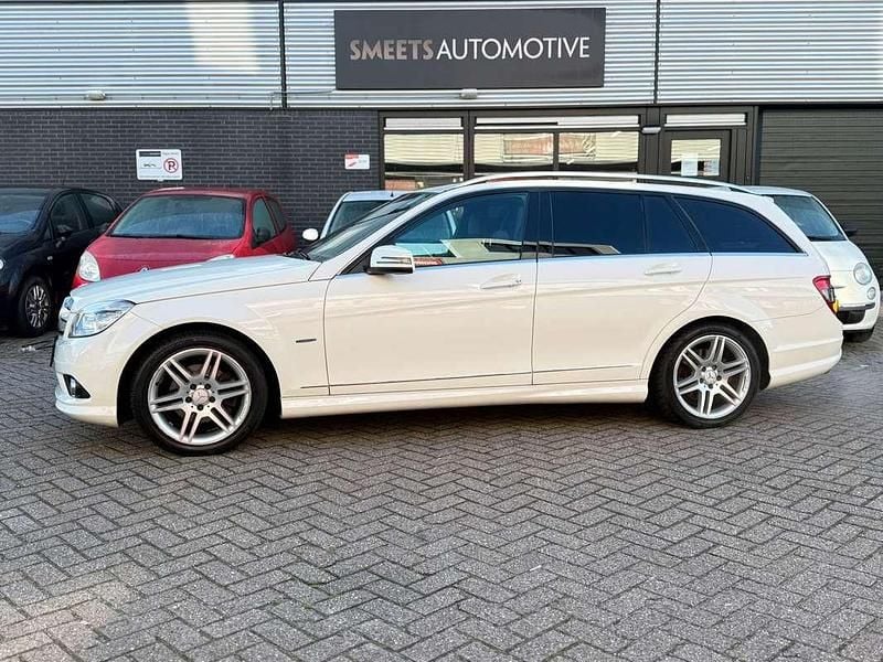 Wit Gebruikt 2009 Mercedes C180 Sedan | € 9.950 (Duur) - Afbeelding 1/4