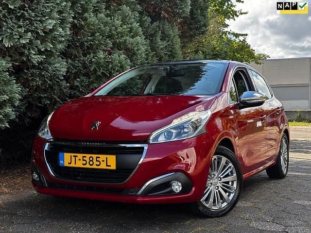 Rood Gebruikt 2016 Peugeot 208 Allure Hatchback | € 9.500 (Eerlijke prijs) - Afbeelding 1/4