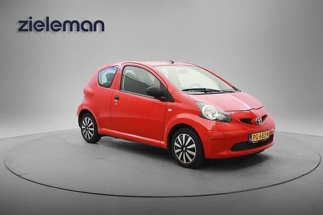 Rood Gebruikt 2007 Toyota Aygo Hatchback | € 1.845 (Goede deal) - Afbeelding 1/4