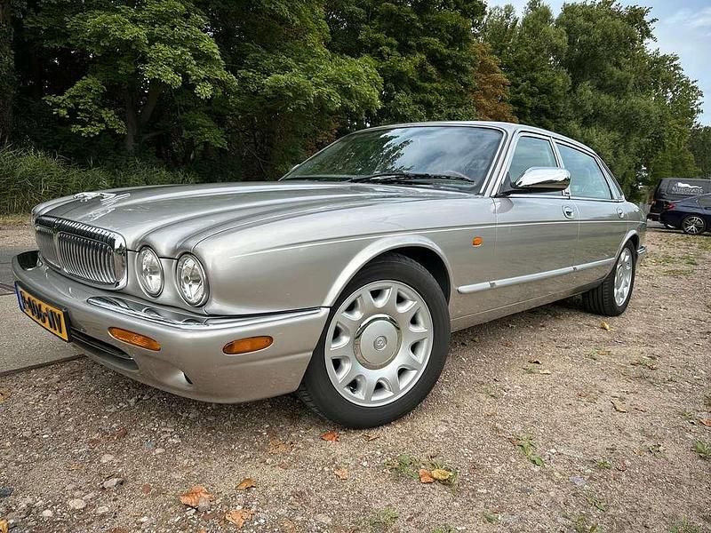 Zilver Gebruikt 1998 Daimler Super Eight Sedan | € 16.500 - Afbeelding 1/4