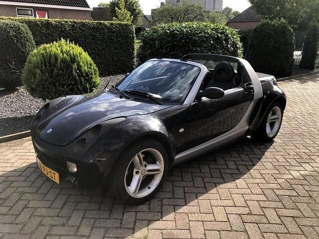 Zwart Gebruikt 2003 Smart Roadster Cabriolet | € 3.950 (Goede deal) - Afbeelding 1/4
