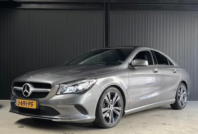 Grijs Gebruikt 2017 Mercedes CLA180 Business Sedan | € 17.950 (Goede deal) - Afbeelding 1/4