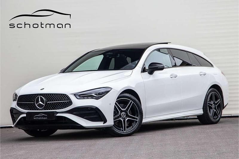 Wit Gebruikt 2024 Mercedes CLA250e Shooting Brake Premium Stationwagen | € 39.900 (Eerlijke prijs) - Afbeelding 1/4