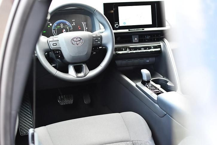 Occasion Toyota C-HR Active 140 PK (102 kW) 2024 Zwart, metallic lak SUV