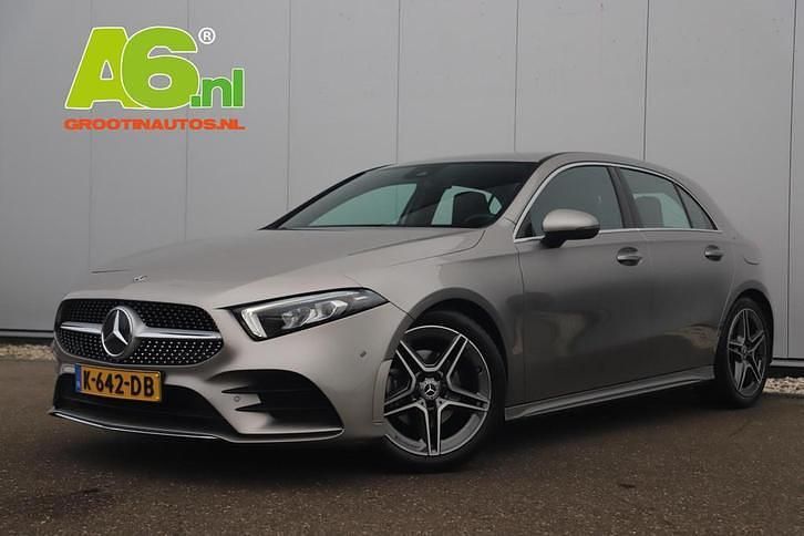Grijs Gebruikt 2020 Mercedes A160 AMG line Stationwagen | € 19.999 (Eerlijke prijs) - Afbeelding 1/4