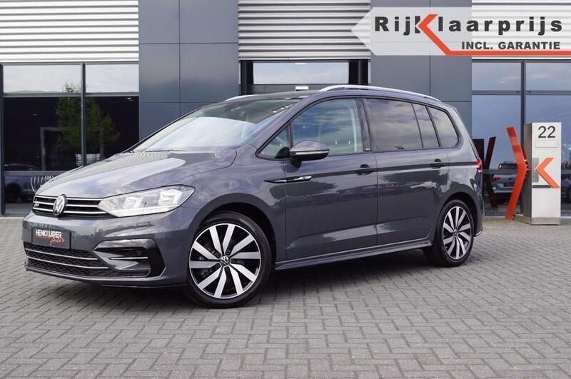 Grijs Gebruikt 2024 VW Touran R-line MPV | € 44.750 - Afbeelding 1/4