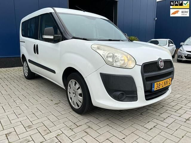 Wit Gebruikt 2010 Fiat Doblò Dynamic MPV | € 2.999 (Goede deal) - Afbeelding 1/4