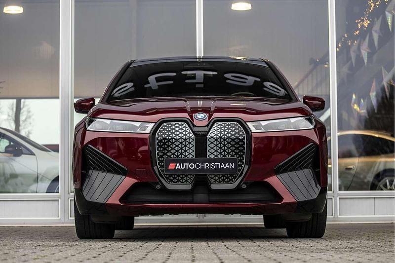 Occasion BMW iX Executive 240 kW (327 PK) 2022 Rood (metallic) SUV