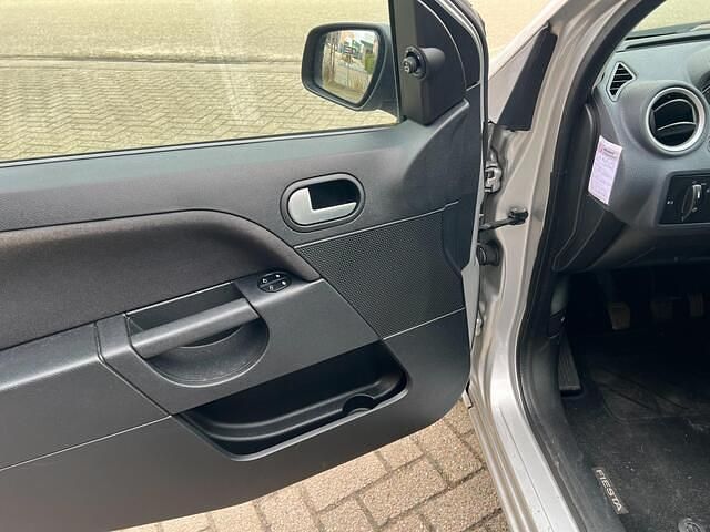 Occasion Ford Fiesta Futura 69 PK (50 kW) 2006 Grijs (metallic) Hatchback