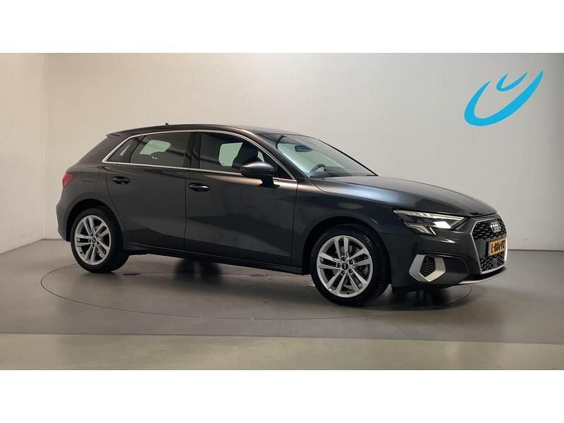 Grijs Gebruikt 2021 Audi A3 Business Hatchback | € 21.900 (Eerlijke prijs) - Afbeelding 1/3
