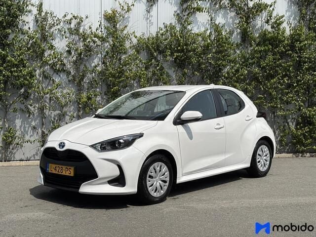 Wit Gebruikt 2021 Toyota Yaris Active Hatchback | € 18.940 (Goede deal) - Afbeelding 1/4