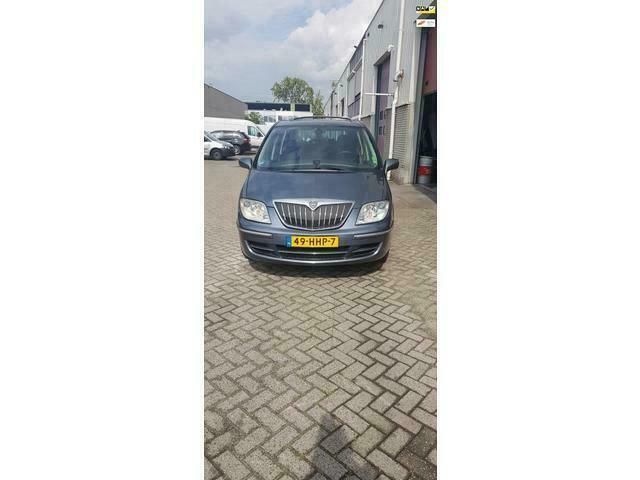 Grijs Gebruikt 2008 Lancia Phedra MPV | € 3.500 - Afbeelding 1/4