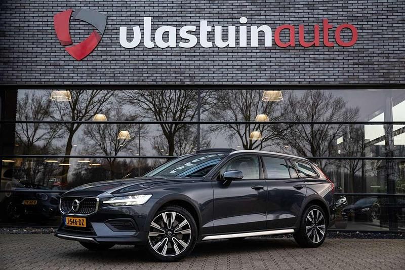 Grijs Occasion 2020 Volvo V60 CC Pro Stationwagen | € 34.950 (Eerlijke prijs) - Afbeelding 1/4