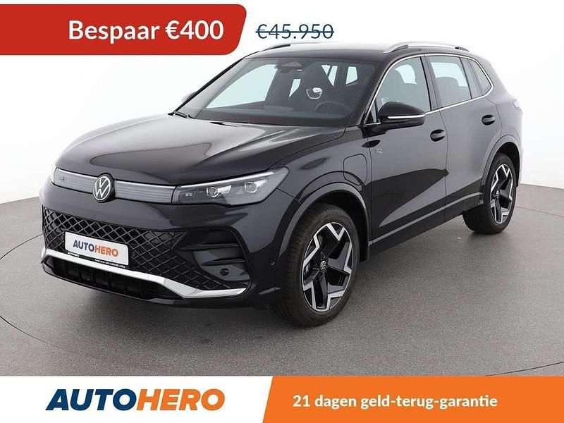 Zwart Gebruikt 2024 VW Tiguan R-line SUV | € 45.749 (Super prijs) - Afbeelding 1/3