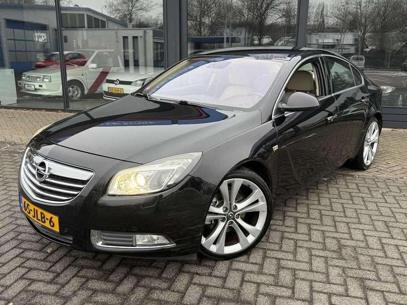 Zwart Occasion 2009 Opel Insignia Cosmo Sedan | € 4.999 (Goede deal) - Afbeelding 1/4