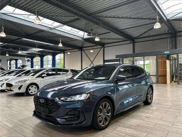 Blauw Occasion 2025 Ford Focus ST-Line Hatchback | € 31.890 (Iets duurder) - Afbeelding 1/4