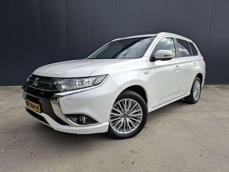 Wit Gebruikt 2015 Mitsubishi Outlander P-HEV Edition SUV | € 11.450 (Eerlijke prijs) - Afbeelding 1/4