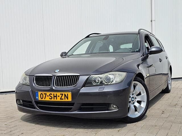 Grijs Gebruikt 2006 BMW 325 Executive Stationwagen | € 3.250 (Eerlijke prijs) - Afbeelding 1/4