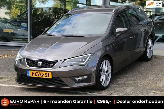 Grijs, metallic lak Gebruikt 2015 Seat Leon ST FR Stationwagen | € 10.795 (Eerlijke prijs) - Afbeelding 1/4